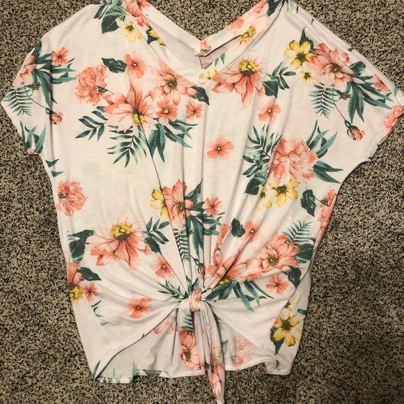 Vneck floral top - Picture 4 of 4